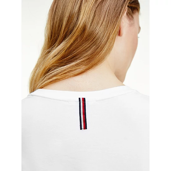 Tommy Hilfiger karcsúsított, kerek nyakú női póló logóval
