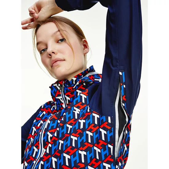 Tommy Hilfiger karcsúsított, kapucnis női esőkabát monogram mintával